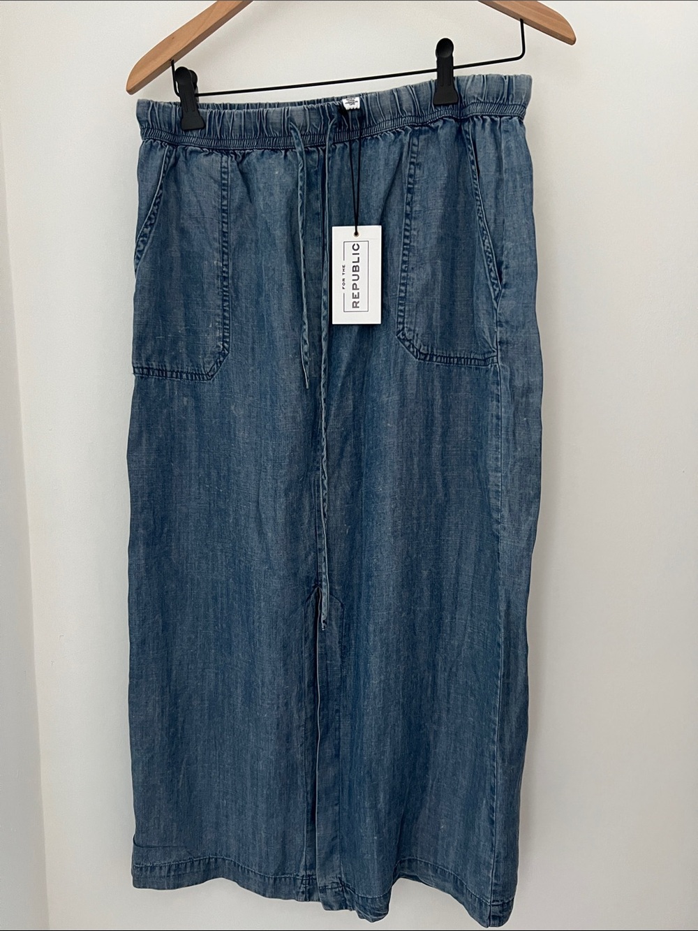 Gorgeous NWT republic Jean SKIRT